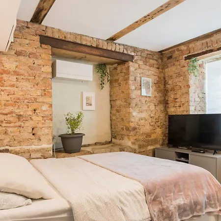Apartamento Quiet Center With Private Parking *