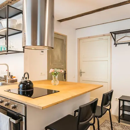 Cosy Brick Nest 15 - Center With Free Parking