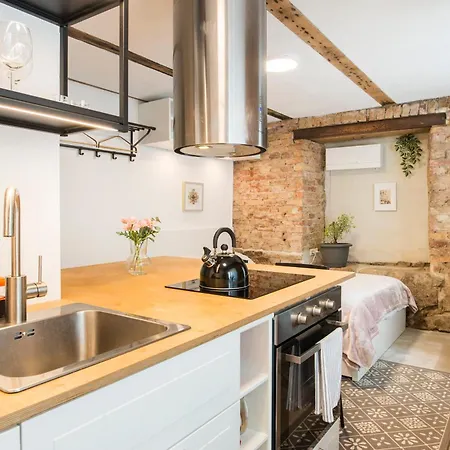 Cosy Brick Nest 15 - Center With Free Parking ريغا