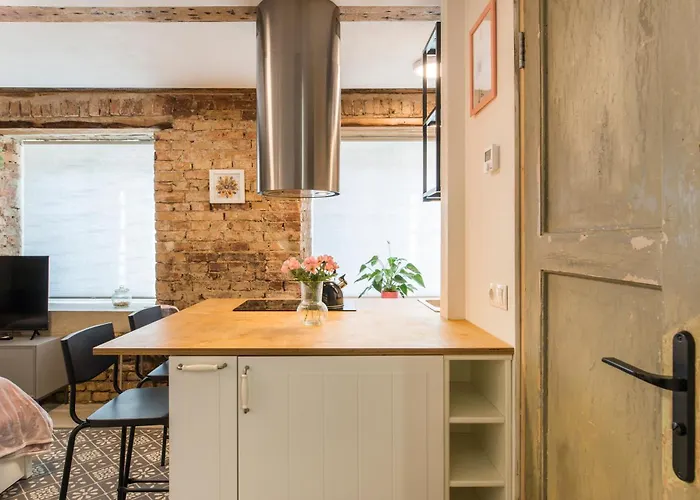 Quiet Center With Private Parking Apartment Riga