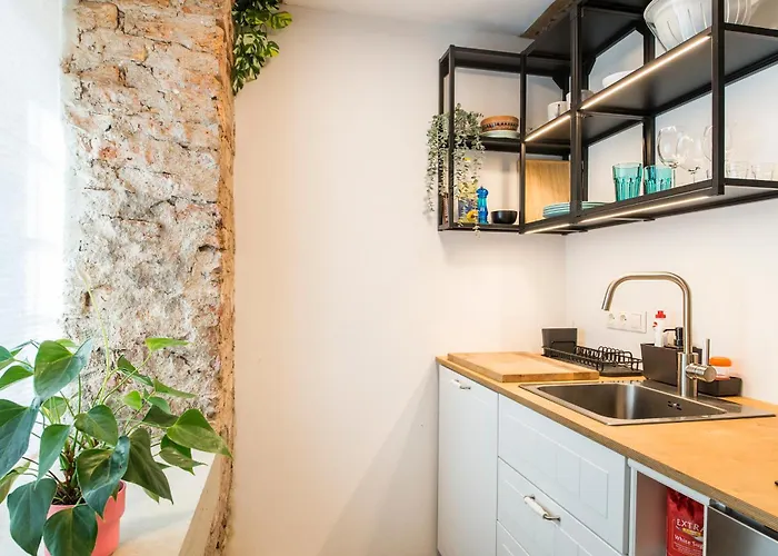 Quiet Center With Private Parking Riga