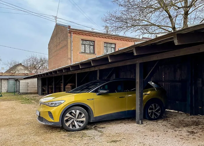 Quiet Center With Private Parking Riga