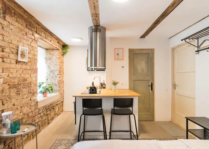 Quiet Center With Private Parking Riga