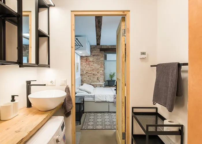 Apartment Quiet Center With Private Parking Riga