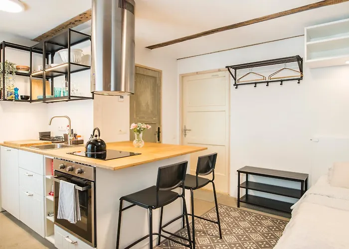 Quiet Center With Private Parking Riga