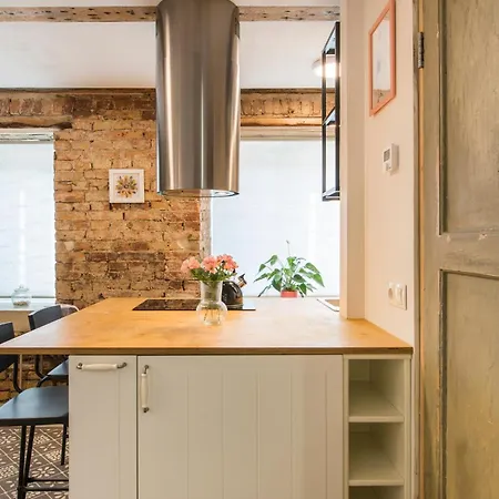 Quiet Center With Private Parking Apartment Riga