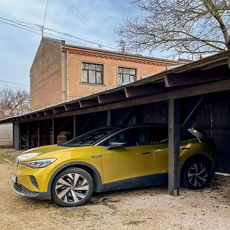 Quiet Center With Private Parking Riga