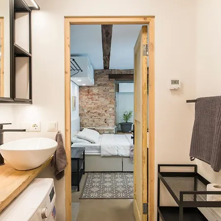 Apartment Quiet Center With Private Parking Riga